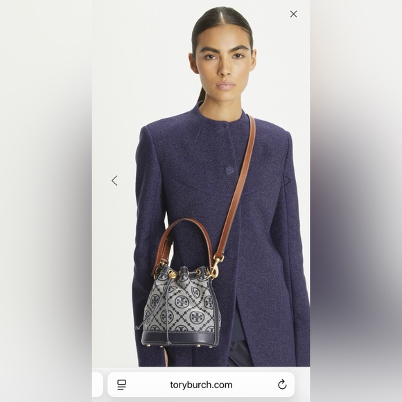 Tory Burch T-Monogram Bucket / Crossbody Bag. Retail $468 - Picture 1 of 12